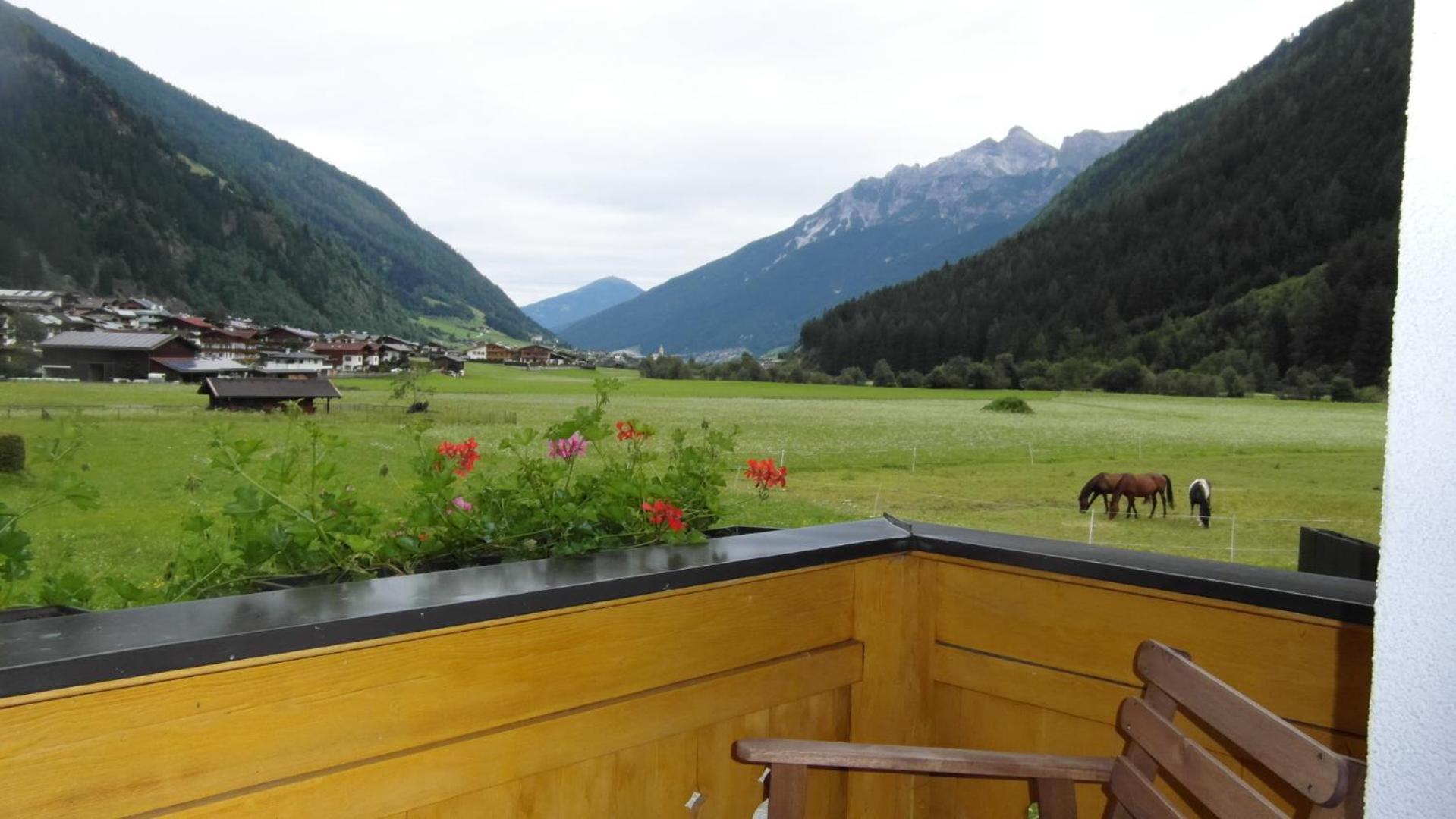 Luenerhof Guest House Neustift im Stubaital Room photo